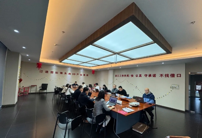 為深入貫徹中共中央、國務(wù)院印發(fā)的《國家標(biāo)準(zhǔn)化發(fā)展綱要》，落實加快數(shù)字化發(fā)展、建設(shè)數(shù)字中國的戰(zhàn)略部署，和《上海市全面推進(jìn)城市數(shù)字化轉(zhuǎn)型&ldquo;十四五&rdquo;規(guī)劃》，推進(jìn)上海城市數(shù)字化轉(zhuǎn)型標(biāo)準(zhǔn)化建設(shè)，數(shù)造科技積極響應(yīng)這一號召，成為上海市浦東新區(qū)第一批試點數(shù)字化改造企業(yè)之一，并順利通過驗收。  圖片  圖片  圖片  圖片  圖為上海市城市數(shù)字化轉(zhuǎn)型工作領(lǐng)導(dǎo)小組部分領(lǐng)導(dǎo)和南匯工業(yè)園區(qū)領(lǐng)導(dǎo)、上海數(shù)造領(lǐng)導(dǎo)班子成員參加數(shù)字化改造驗收答辯  圖片  參觀上海數(shù)造大廳的數(shù)字化制造&ldquo;黑湖小工單&rdquo;生產(chǎn)工序看板  數(shù)造科技自成立之初，創(chuàng)始人趙毅博士就以&ldquo;數(shù)造&rdquo;為企業(yè)命名，蘊含數(shù)字化制造和變革的深遠(yuǎn)意義，與此時政府推進(jìn)聚焦制造業(yè)與數(shù)字化改造深度融合。未來，數(shù)造科技將不斷提升公司智能化、數(shù)字化、信息化改造力度，全面提升公司綜合管理和運營水平，著力實現(xiàn)智能制造高質(zhì)量發(fā)展。